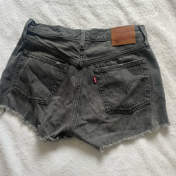 LEVI 501 BLACK JEAN SHORT - Picture 2 of 2
